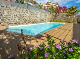 Vert Saline, T2 spacieux dans une résidence avec piscine, pet-friendly hotel in La Saline les Bains