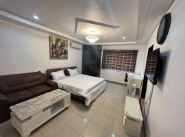 Private, Cozy, CityCentre Studio, holiday rental in Abuja
