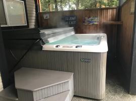 Hot Tub Hideaway, hotelli kohteessa Shawnigan Lake