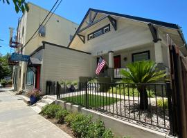 Family Laundry & Spa, B&B in Sacramento