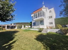 Monteferro, Nigrán, chalet con finca、ニグランのホテル