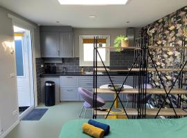 Sfeervol guesthouse, privé tuin en free parking, hotel di Rotterdam