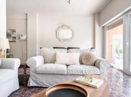 Newly refurbished Marina apartment, hotel near Flisvos Marina, Athens