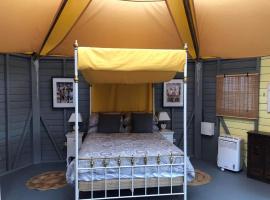 The Yurt at Les Forges, luxe tent in Saint-Sornin-la-Marche