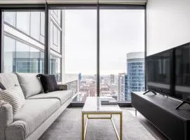 S Loop 1BR w Pool Gym nr Soldier Field CHI-350