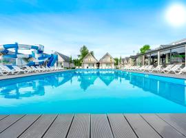 Holiday Park & Resort Ustronie Morskie – hotel w mieście Ustronie Morskie