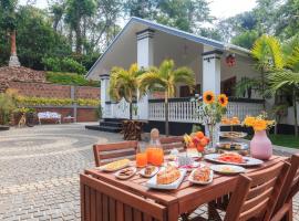 The Haven Grandeur - Where Nature meets Luxury - Coorg, vila v destinaci Madikeri