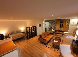 Souza Beach Apartment - Porto da Cruz - Studio & Suite: Porto da Cruz'da bir tatil evi