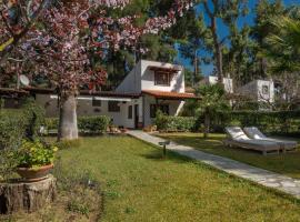 Pine Villa - NG Sani Villas, vila v destinaci Sani Beach