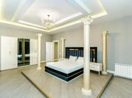 Sweet Property on Trump Palace