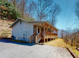 Elk Valley Lodge, holiday home in Maggie Valley