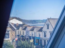 Ocean Cabins No 8 At The Square - Saundersfoot, hotell i Saundersfoot