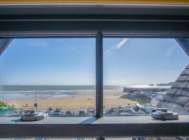 Ocean Cabins No 14 At The Square - Saundersfoot, Hotel in Saundersfoot