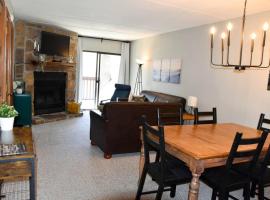 Cozy Mountain Getaway! Mountain views! 2 bed, 2 bath, Sleeps 6、ガトリンバーグのホテル