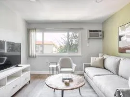 Encino 1BR nr Ventura Blvd Shops Restaurants LAX-868