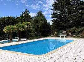 Ker Heora - Maison avec piscine partagée, vakantiehuis in Erquy