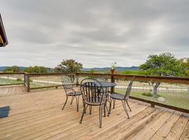 Cozy Medina Vacation Rental in Texas Hill Country, hotel di Medina