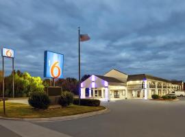 Motel 6 Scottsboro, AL Hwy 72, хотел в Скотсбъро