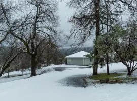 Cherry Cottage 15 min from Yosemite South Entrance