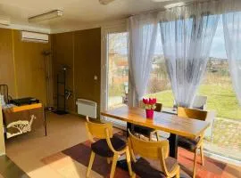 GreenPark Tiny House, Garden Terrace & Parking