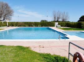Awesome Home In Los Belones With Outdoor Swimming Pool, hotel din Los Belones