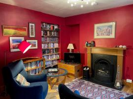 One bed cosy Highland cottage near Beauly, hotel with parking in Beauly