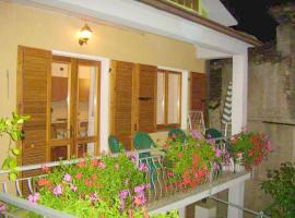 2 bedrooms apartement with furnished balcony and wifi at Prabione 8 km away from the beach, hotel in Campione del Garda