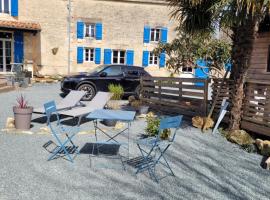 Gîte La Campeloise, hotel i Villiers-en-Plaine