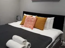 Boutique Maidstone Gem - Sleeps 2
