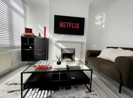 Seaforth Deluxe 2 bedroom apartment at Rockman Luxury Short Stays Lets and Accommodation, apartman u gradu Sautend na Moru
