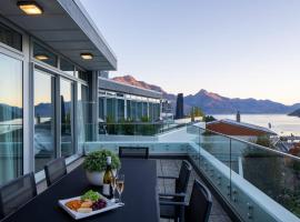 Bowen 19 Lake Views Gas Fire BBQ, apartment in Queenstown