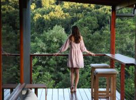 Waterfall Lodge, cabin in Carool