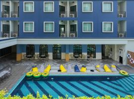 Cozy Blu Suvarnabhumi, hotel with pools in Samutprakarn