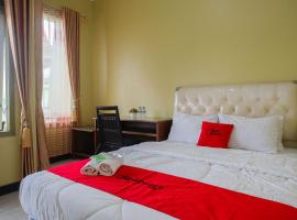 RedDoorz Syariah near Taman Rekreasi Kalianget Wonosobo, budget hotel sa Kalianget