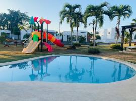 Enjoy a beautiful beach house in Panamá, hytte i Río Hato