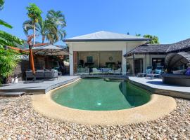 Villa Talpa - An Idyllic Indoor-outdoor Oasis, hotel u gradu Palm Kouv