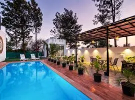 StayVista's Vinho Sunsets - Farm-View Villa Near Sula with Pool & Terrace