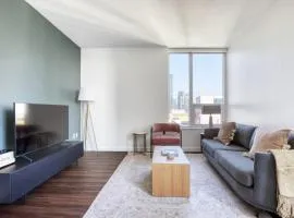 Belltown 1br w gym wd lounge nr Space Needle SEA-513