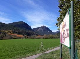 Càmping - Bungalows La soleia d'Oix, kuća za odmor ili apartman u gradu 'Oix'