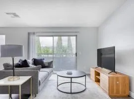 Sherman Oaks 1BR nr Ventura Blvd shops TJ WF LAX-495