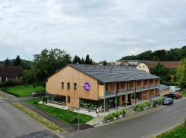 GästeHAUS & HOFladen Familie Öllerer, hotel v destinaci Sitzenberg