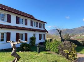 Appartement vue sur la Rhune, apartment in Sare