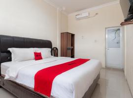 RedDoorz at Samuel Homestay Pematangsiantar, hotelli kohteessa Pematangsiantar