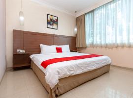 RedDoorz Premium at Hotel Ratu Residence, khách sạn ở Paalmerah
