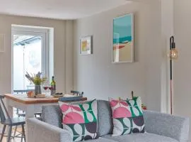 Sunbeam Cottage by Coaste