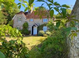 Keepers Cottage, holiday home in Petersfield