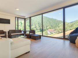 Beautiful house 15min from Bilbao, hotel con pileta en Llodio