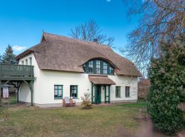 Ferienwohnungen "Zur Linde am Achterwasser", hotel in Zempin