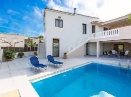 Lefteris Holiday Home