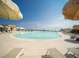 Le Castella Resort & Beach, hotel com estacionamento em Le Castella